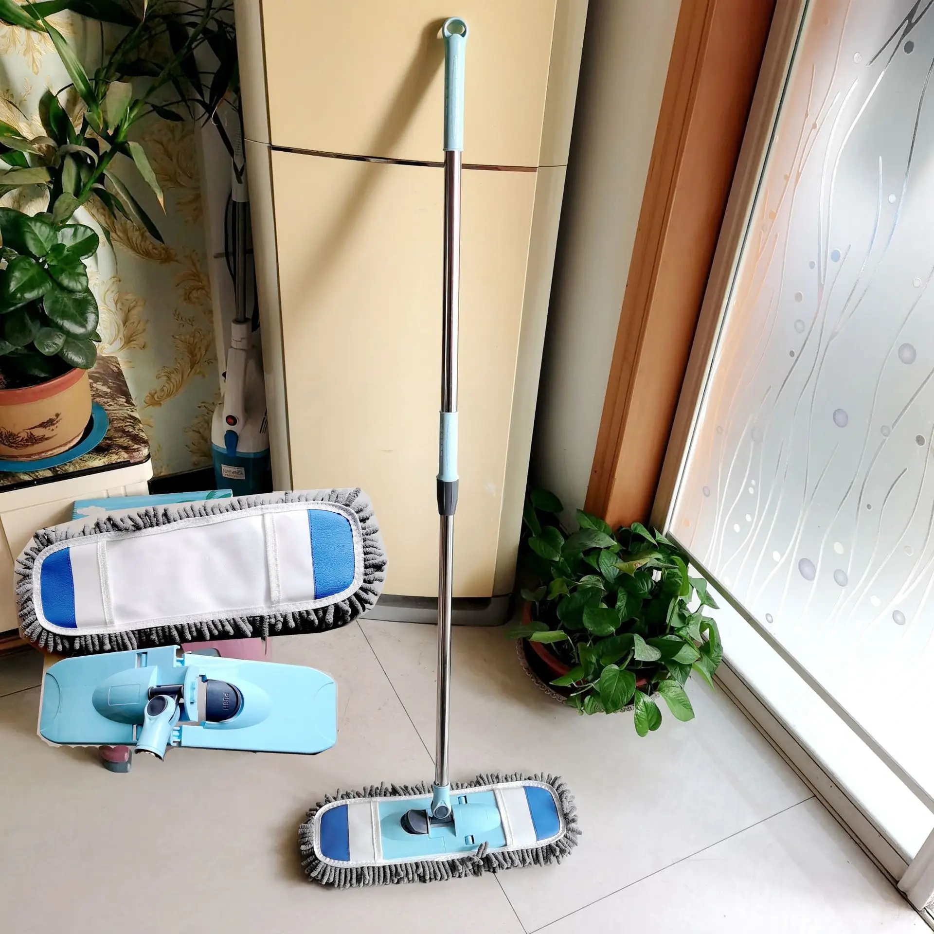 Snowtail Folding Mop with 360 Rotation Head — feature 2