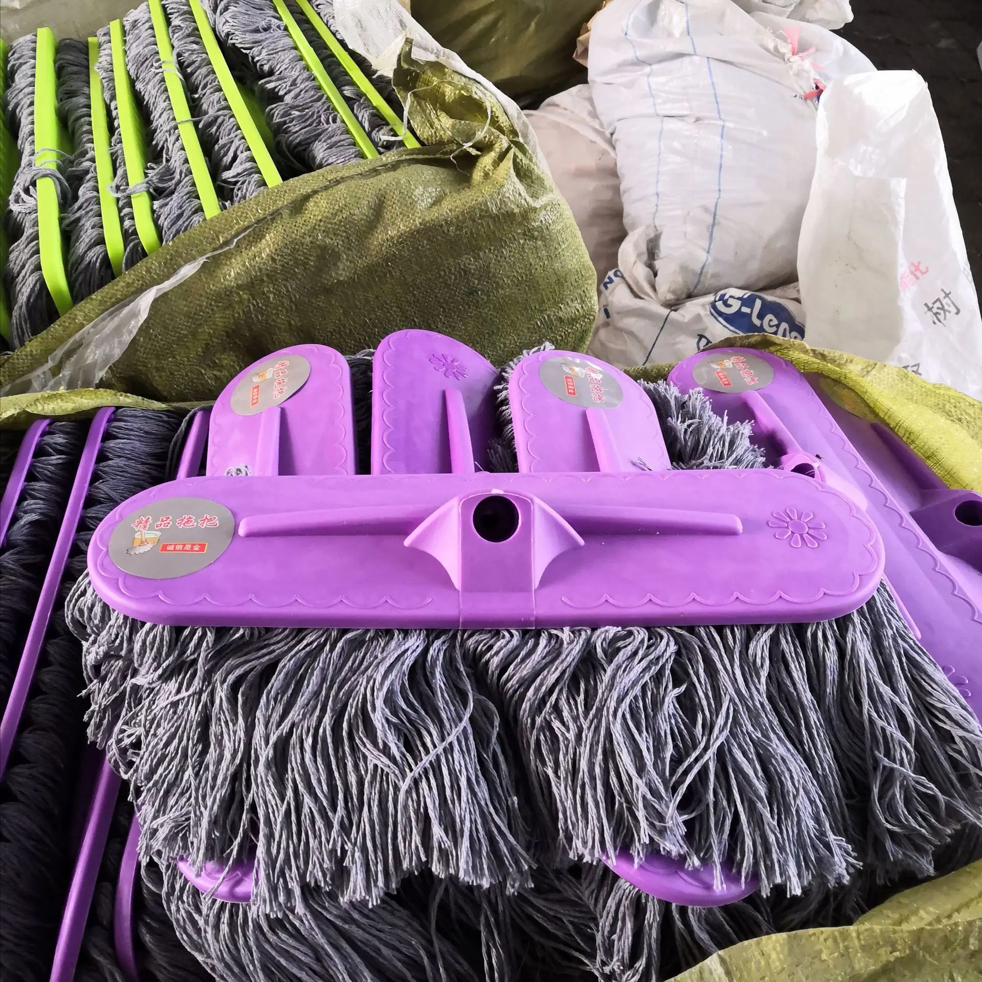 Snowtail Folding Mop with 360 Rotation Head — feature 7