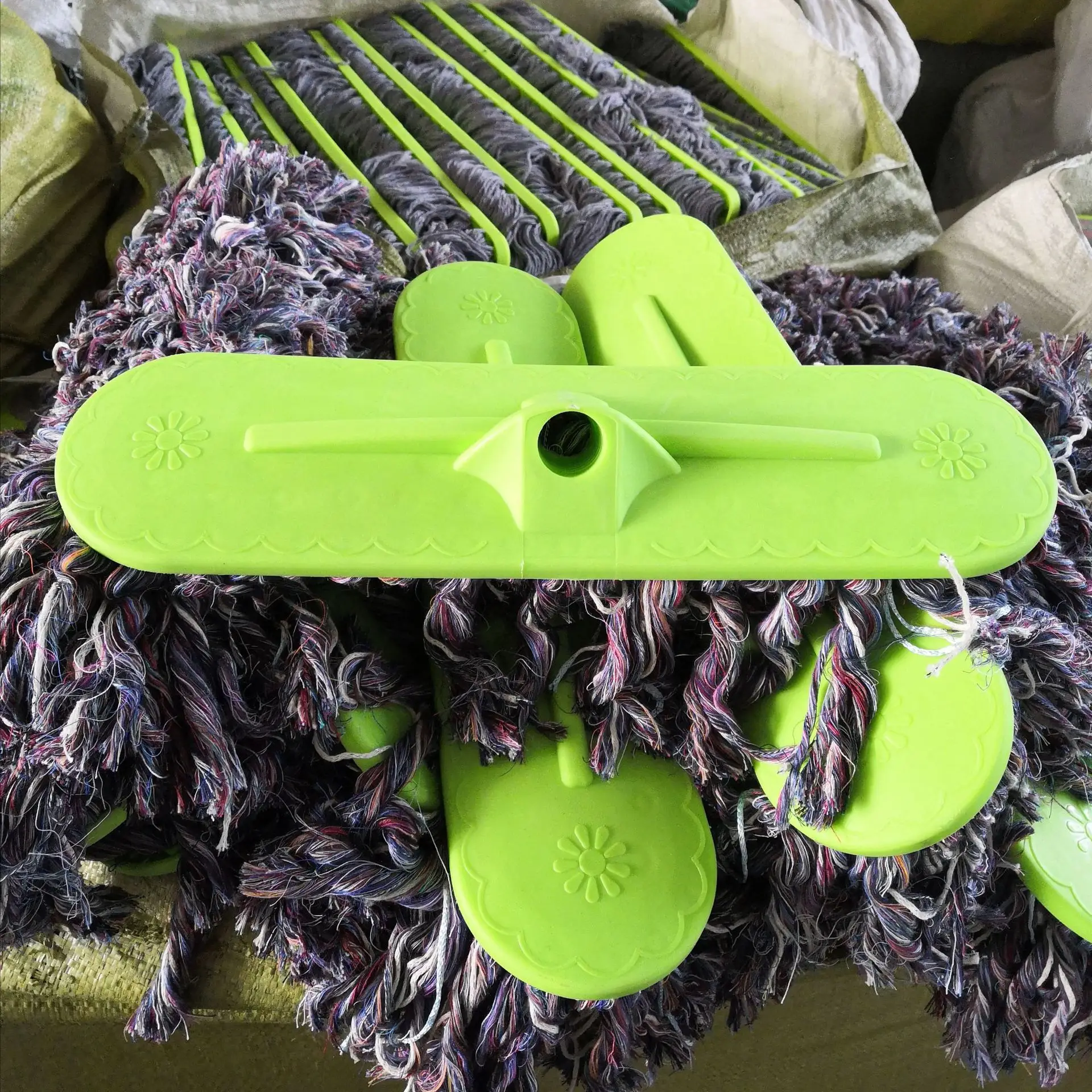 Snowtail Folding Mop with 360 Rotation Head — feature 8
