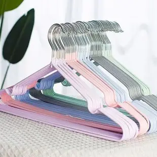 Wide Shoulder Plastic Water Bottle Hangers — feature 12