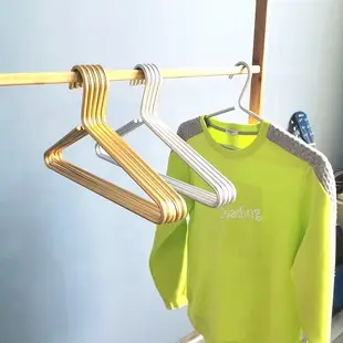 Wide Shoulder Plastic Water Bottle Hangers — feature 42