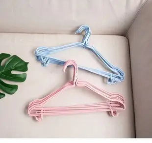 Wide Shoulder Plastic Water Bottle Hangers — feature 46