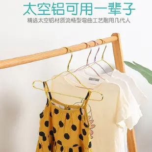 Wide Shoulder Plastic Water Bottle Hangers — feature 52