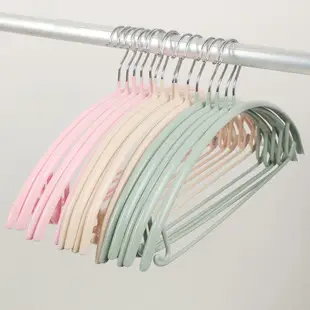 Wide Shoulder Plastic Water Bottle Hangers — feature 54