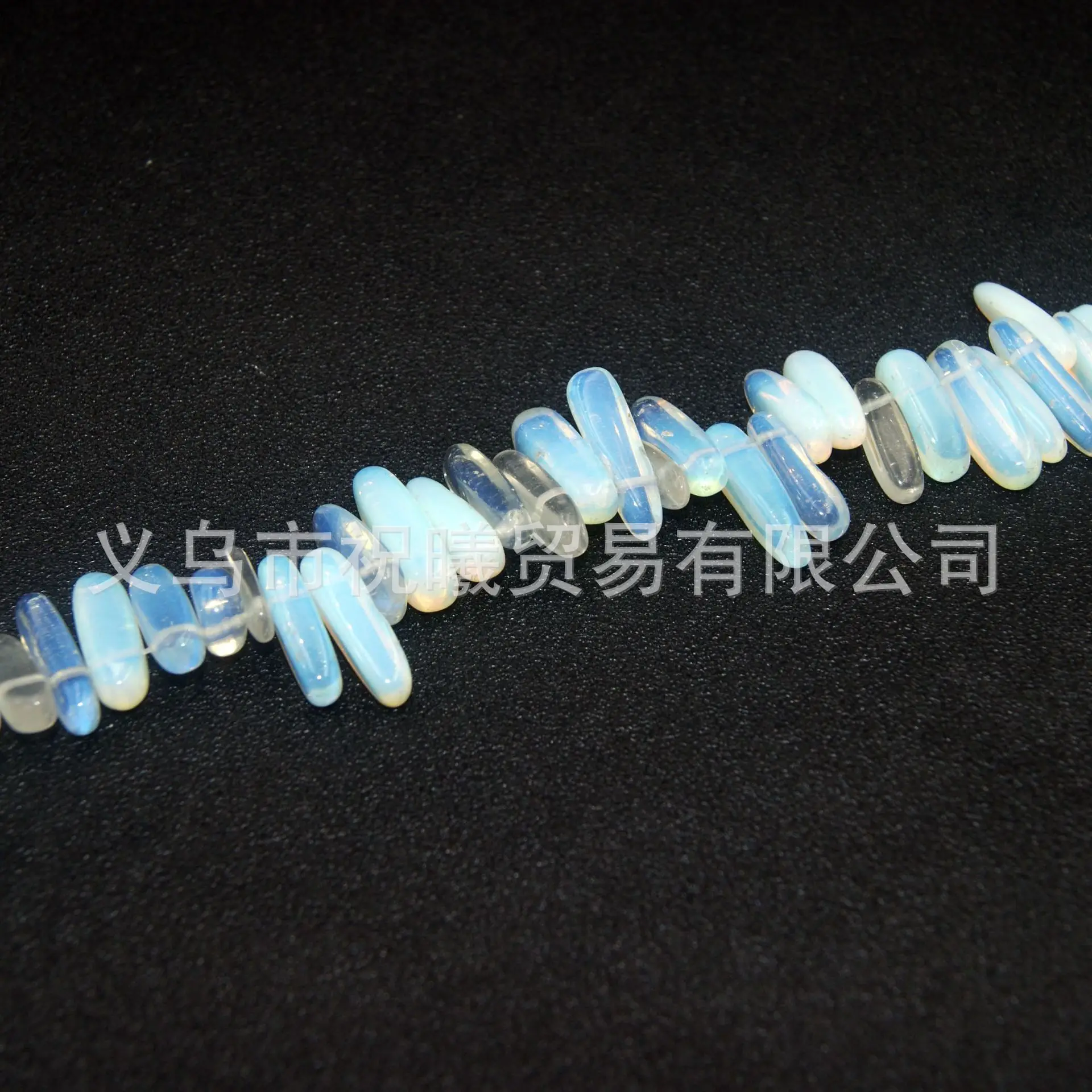 Irregular Natural Crystal Tooth Gravel Medium Hole - Image 28