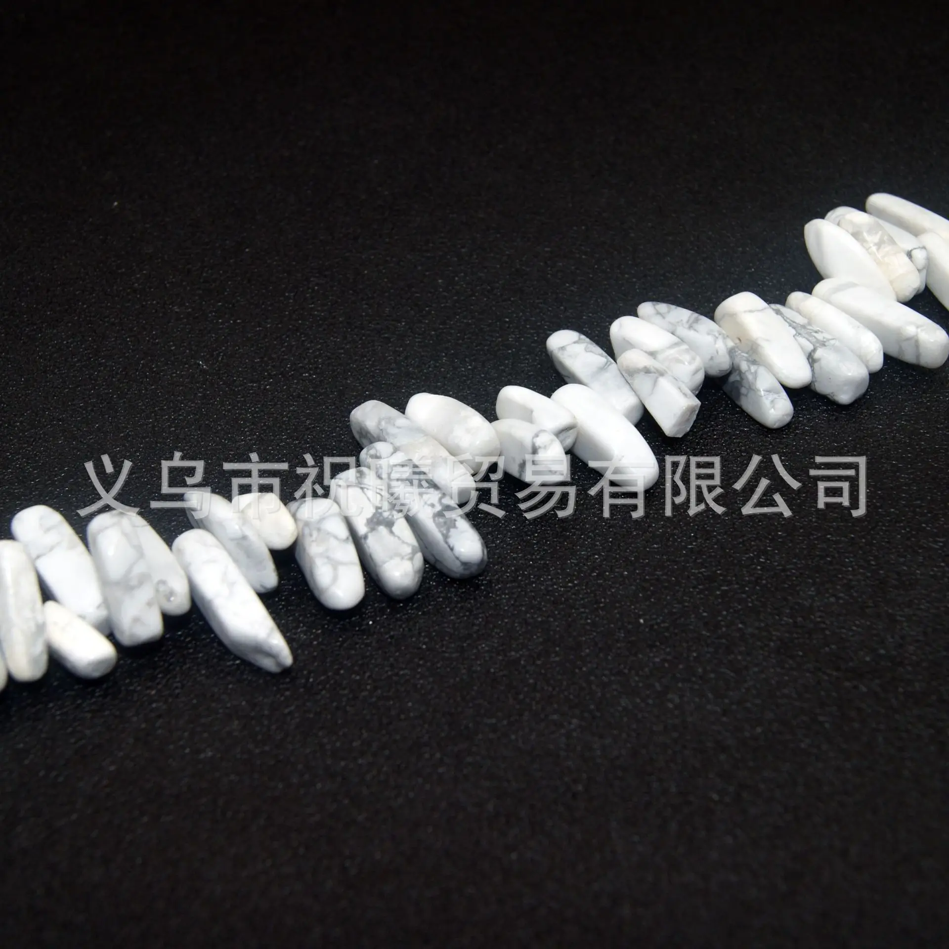 Irregular Natural Crystal Tooth Gravel Medium Hole - Image 31