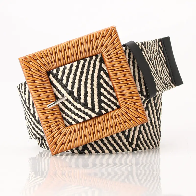 square buckle khachi black