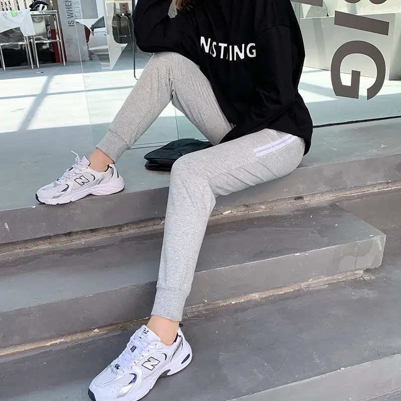 Women Black Elastic Waist Belted Cropped Pants