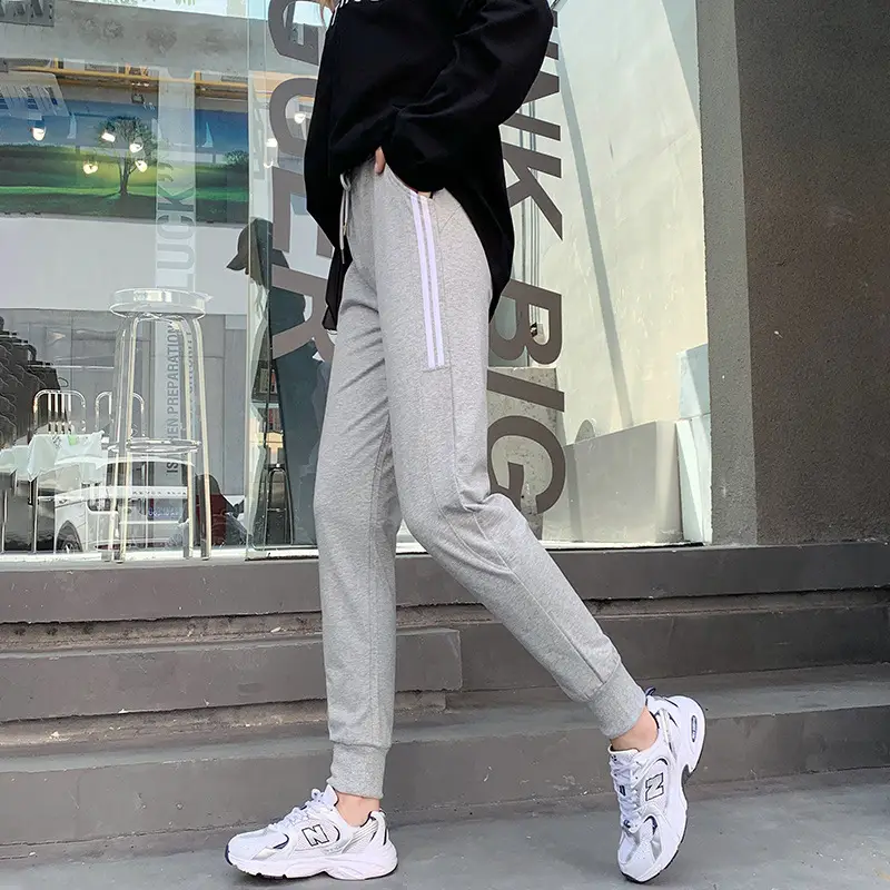 Women Black Elastic Waist Belted Cropped Pants
