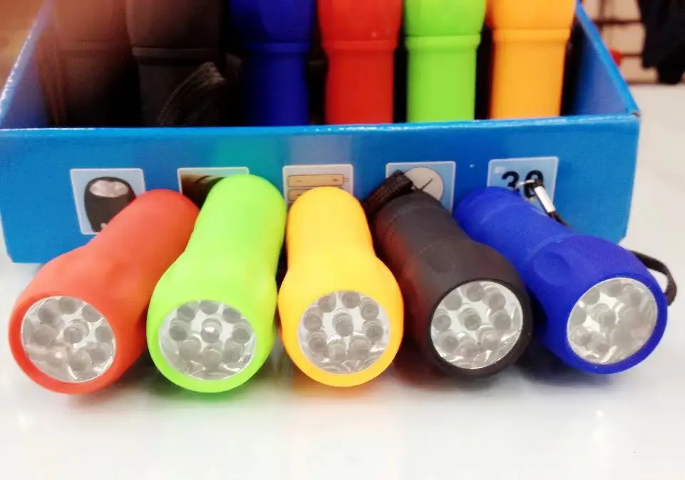 Outdoor LED Flashlight Yellow Dry Battery Portable — feature 10