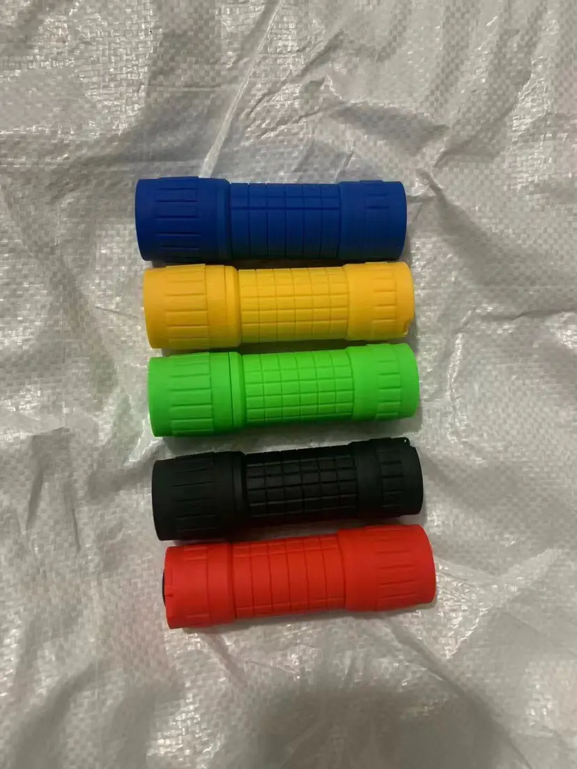 Outdoor LED Flashlight Yellow Dry Battery Portable — feature 3