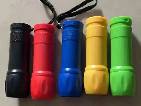 Outdoor LED Flashlight Yellow Dry Battery Portable — feature 6