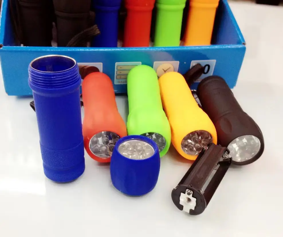 Outdoor LED Flashlight Yellow Dry Battery Portable — feature 7