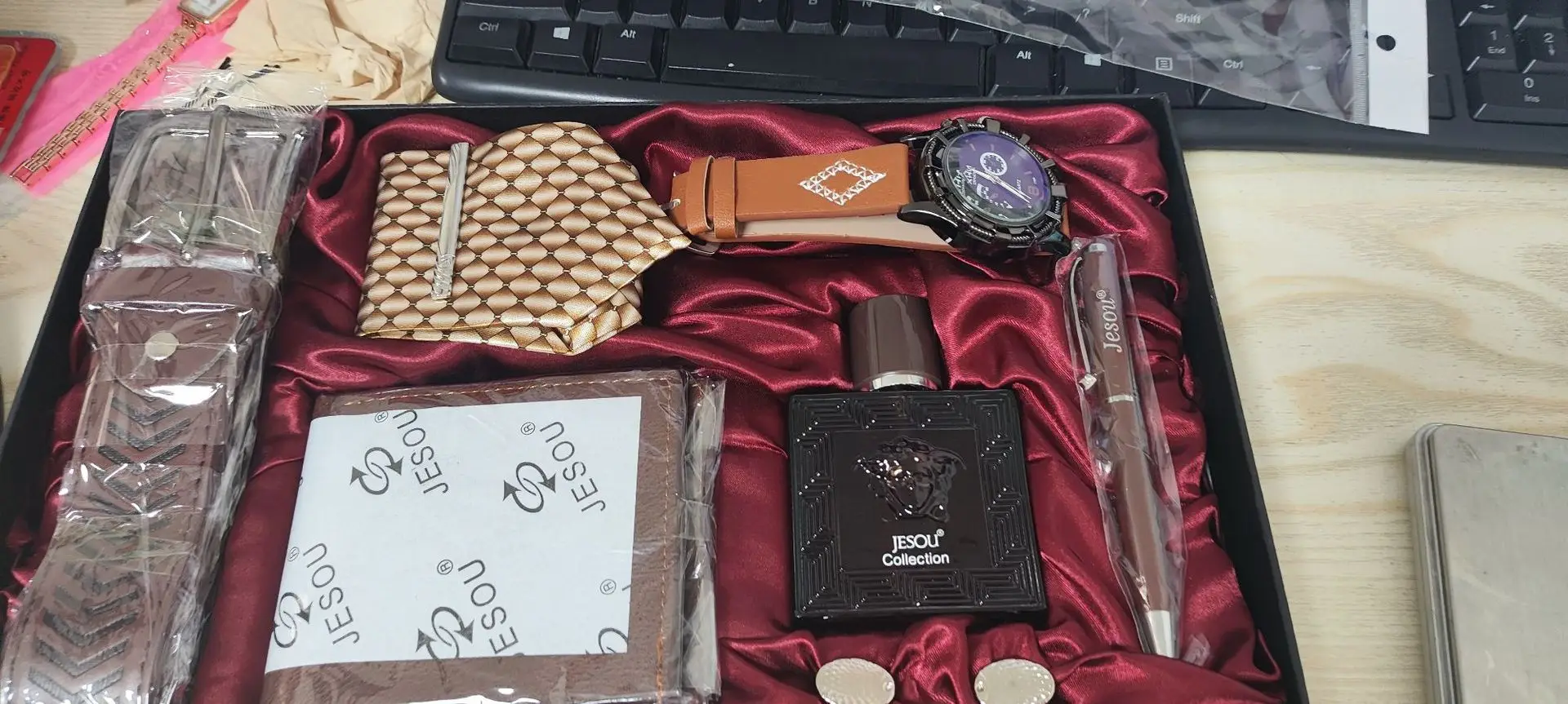 Vintage Style Watch Set with Belt, Wallet, Pen & Perfume — feature 16