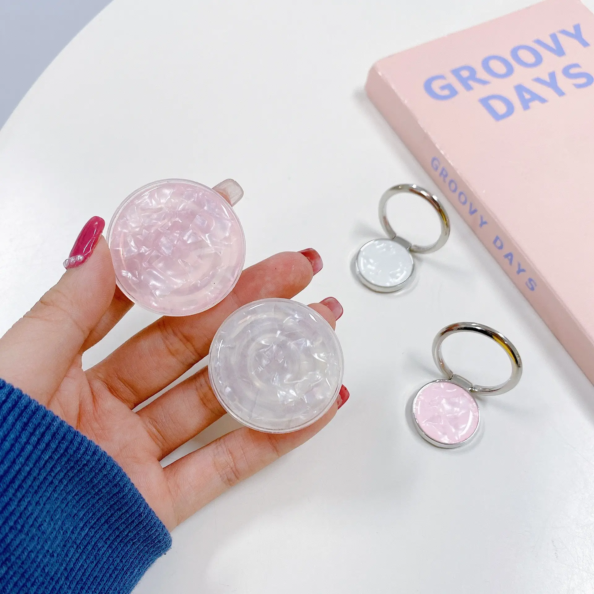Glitter Ring with 360 Rotation & Sparkle Design — feature 13