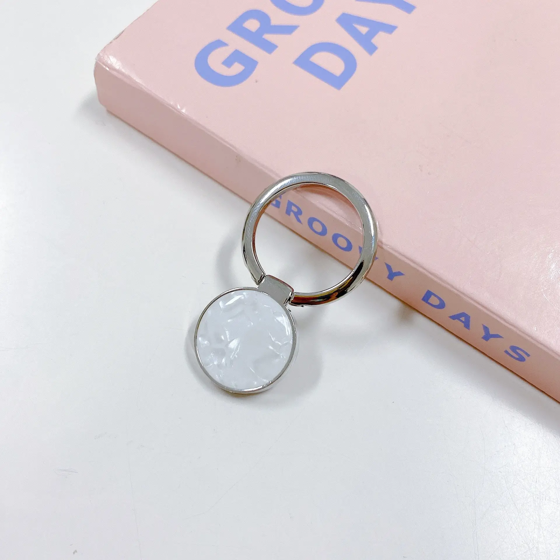 Glitter Ring with 360 Rotation & Sparkle Design — feature 22