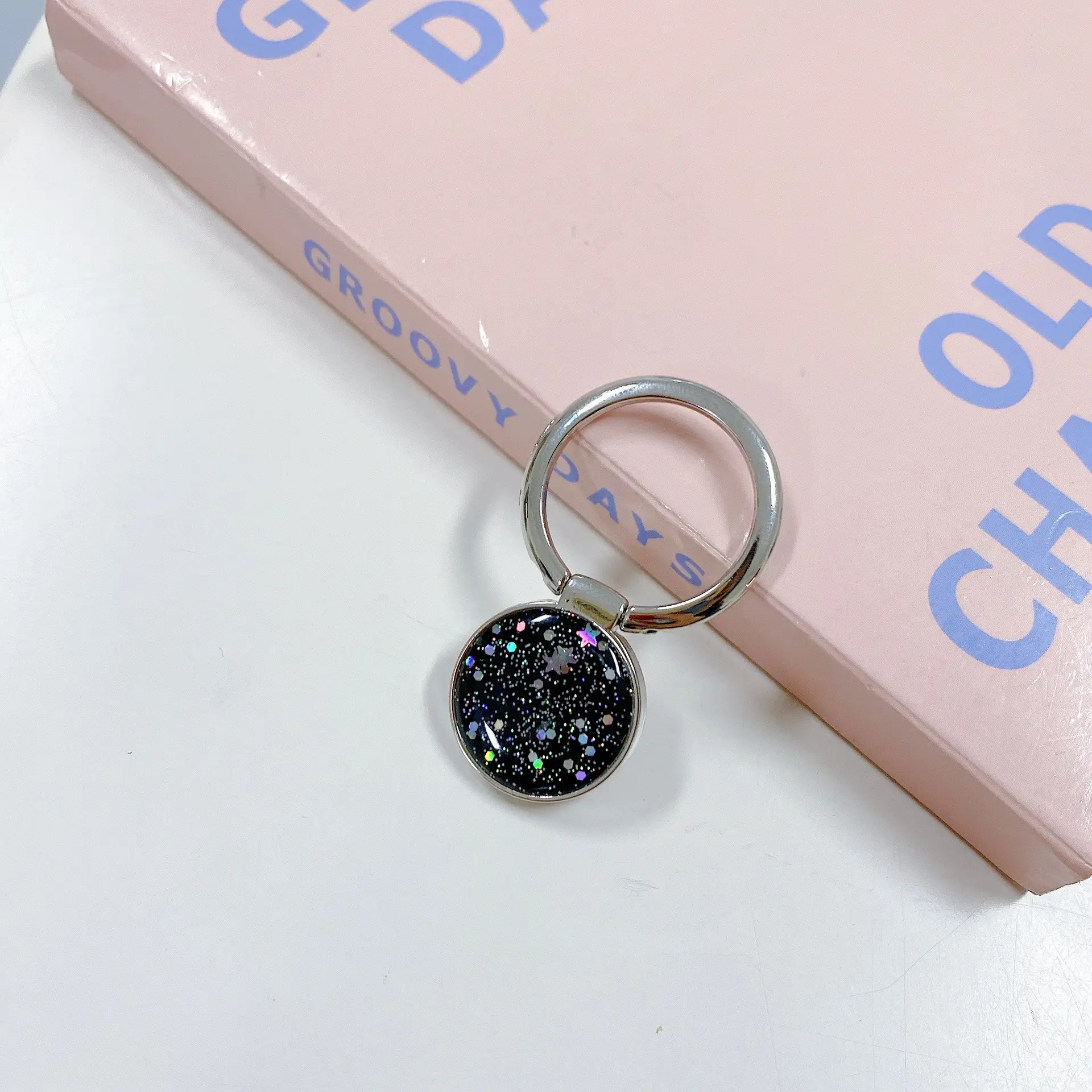 Glitter Ring with 360 Rotation & Sparkle Design — feature 32