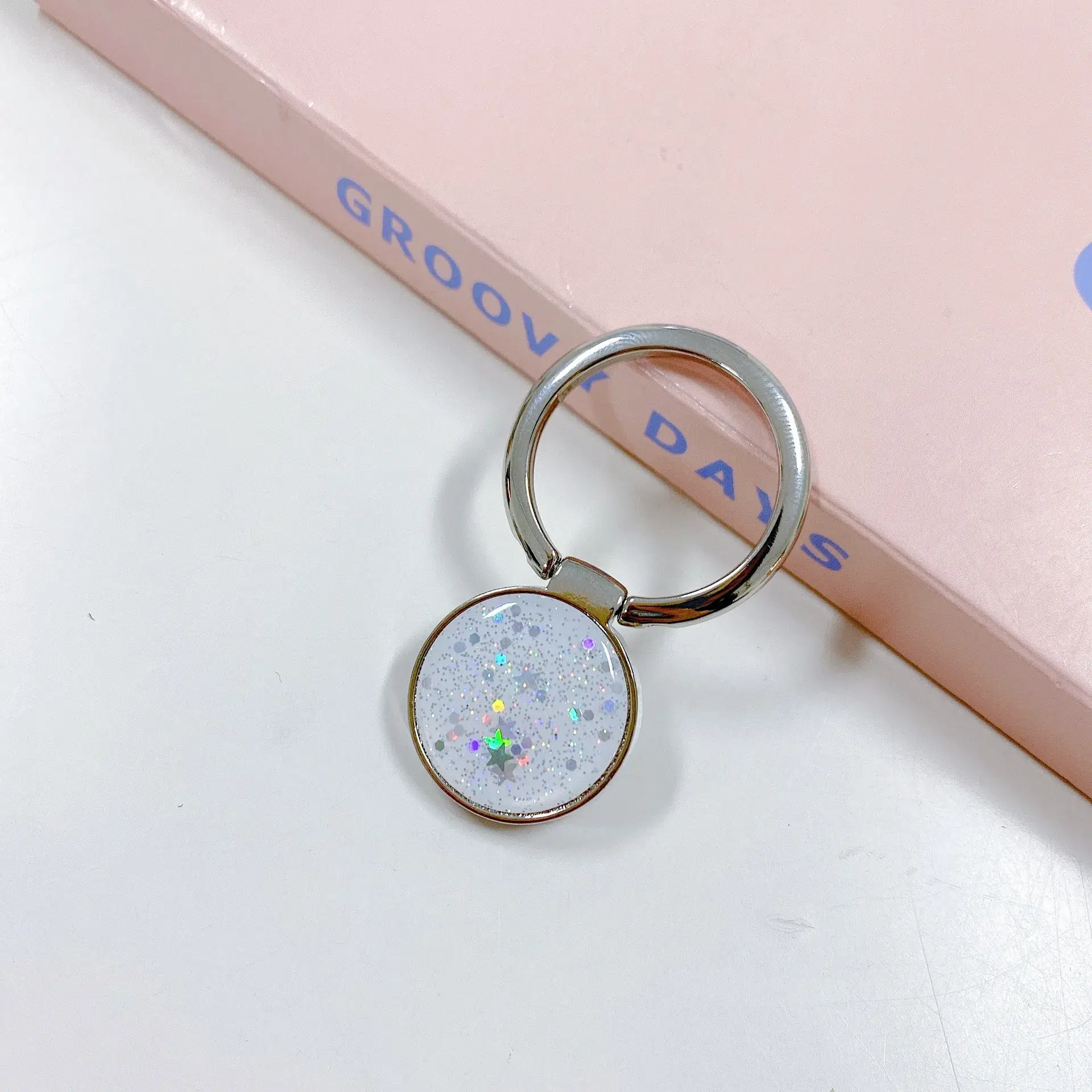 Glitter Ring with 360 Rotation & Sparkle Design - Image 3