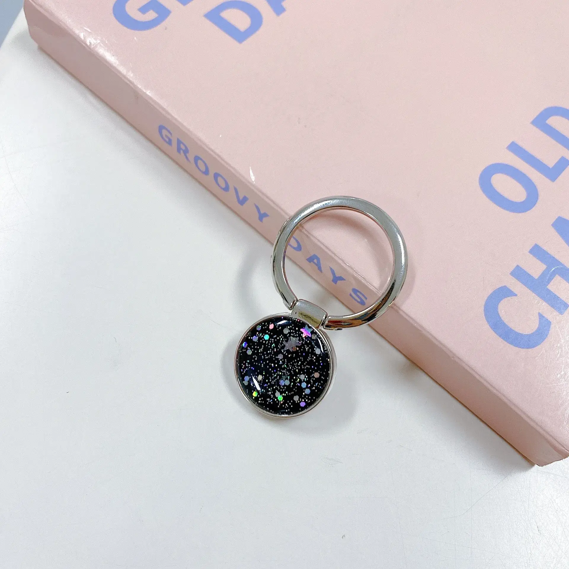 Glitter Ring with 360 Rotation & Sparkle Design - Image 5