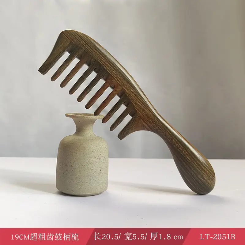 Green Sandalwood Hair Comb with Electrostatic Massage - Image 9