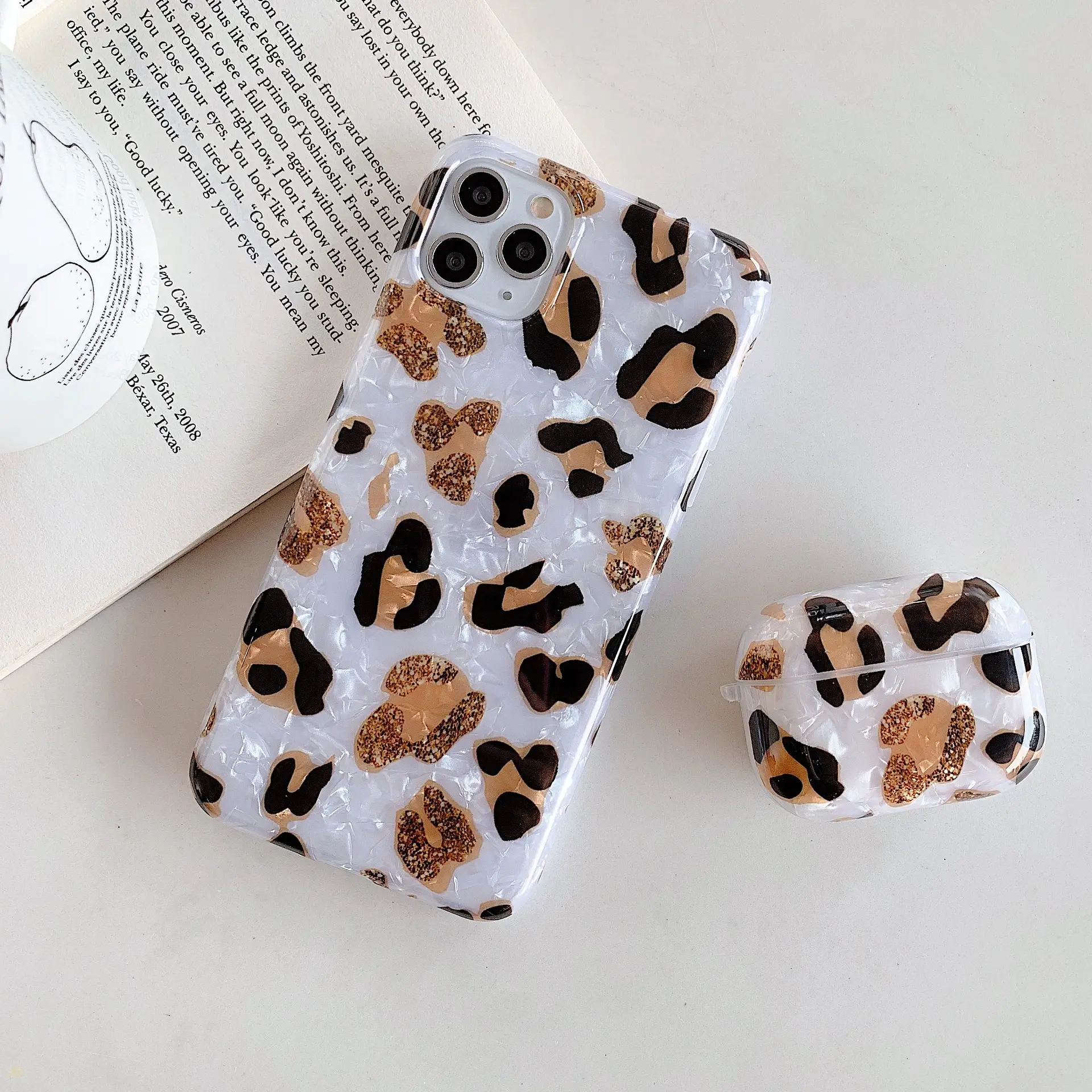 Apple AirPods Pro Protective Case Leopard Print