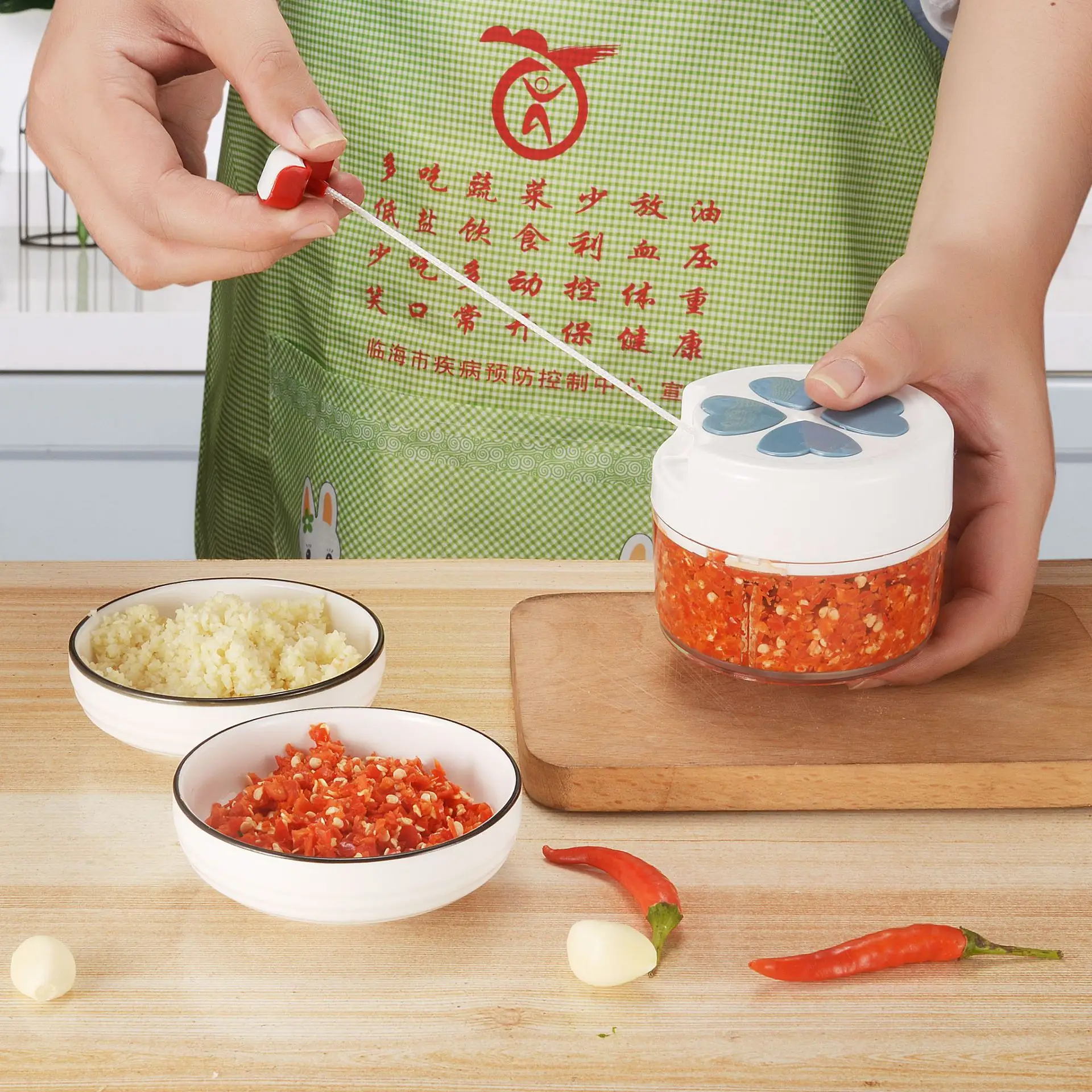 Mini Manual Garlic Press for Kitchen Use - Image 7