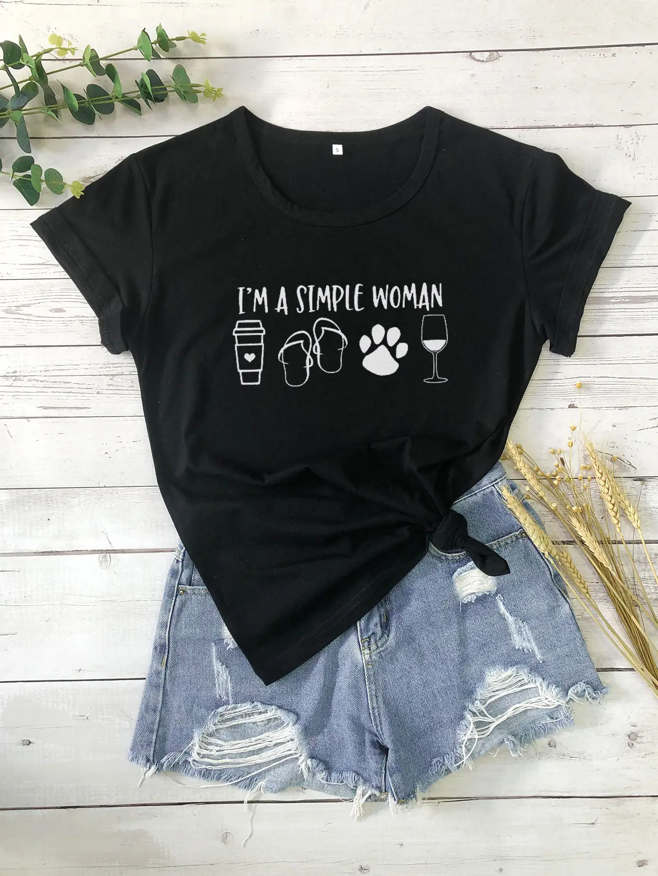 Red I'm a Simple Woman Graphic T-Shirt Short Sleeve