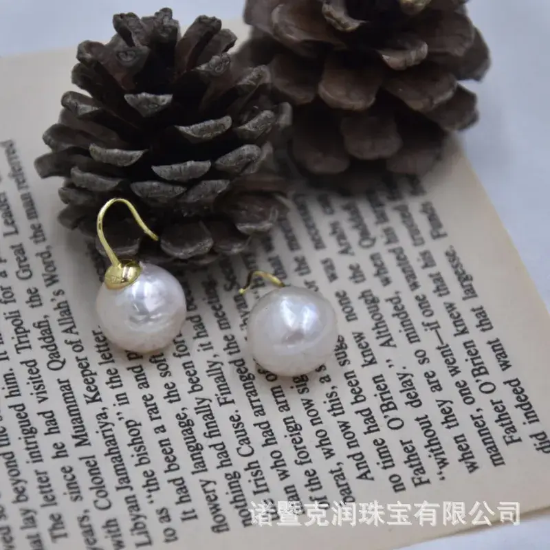 Freshwater Edison Pearl Baroque Ear Hook Alien Pearl - Image 4