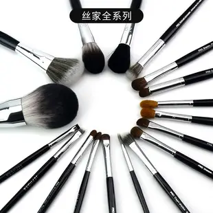 Fiber Brush for Contouring & Concealing with Angled Head — feature 4