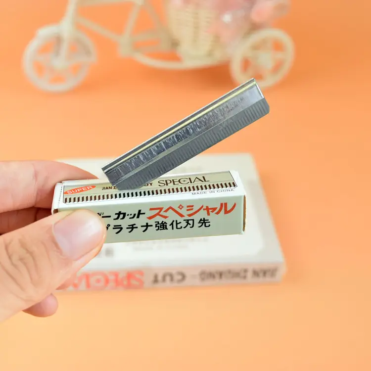 Stainless Steel Eyebrow Trimming Blade Sharp - Image 5