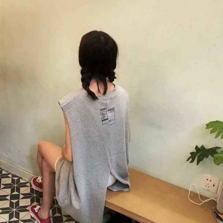 2025 Summer Women's Sleeveless Tank Top with Back Slit & Letter Print — feature 7