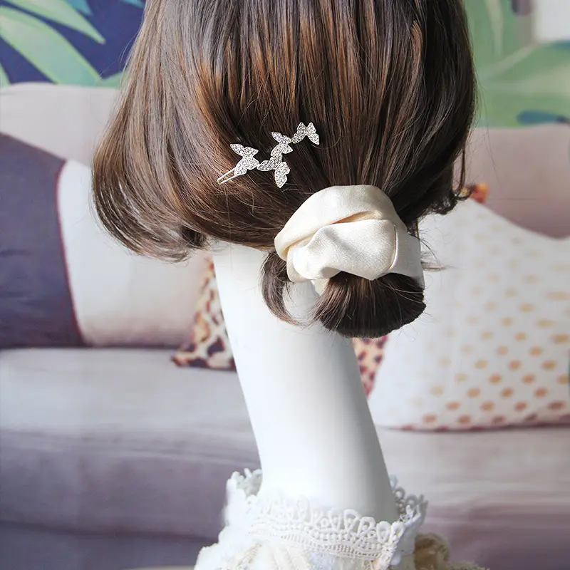Japanese Style Sparkling Butterfly Hairpin Clip with Diamonds - Image 7