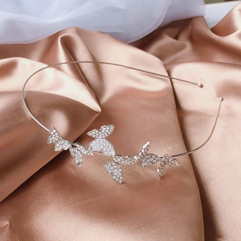 Japanese Style Sparkling Butterfly Hairpin Clip with Diamonds - Image 4