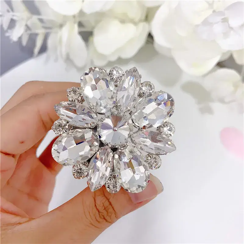 Crystal Flower Mobile Phone Stand for Women - Image 3
