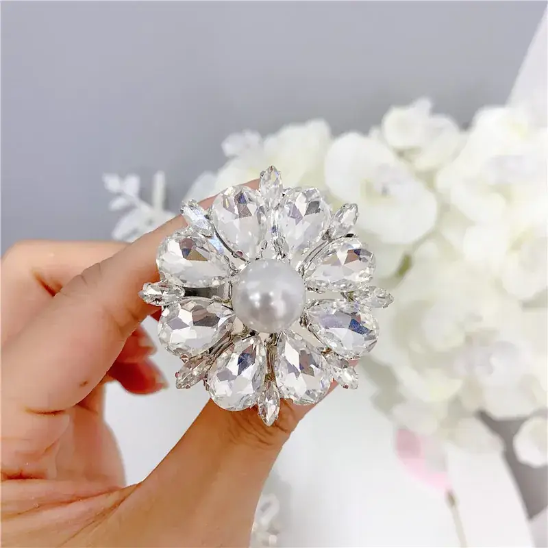 Crystal Flower Mobile Phone Stand for Women - Image 5