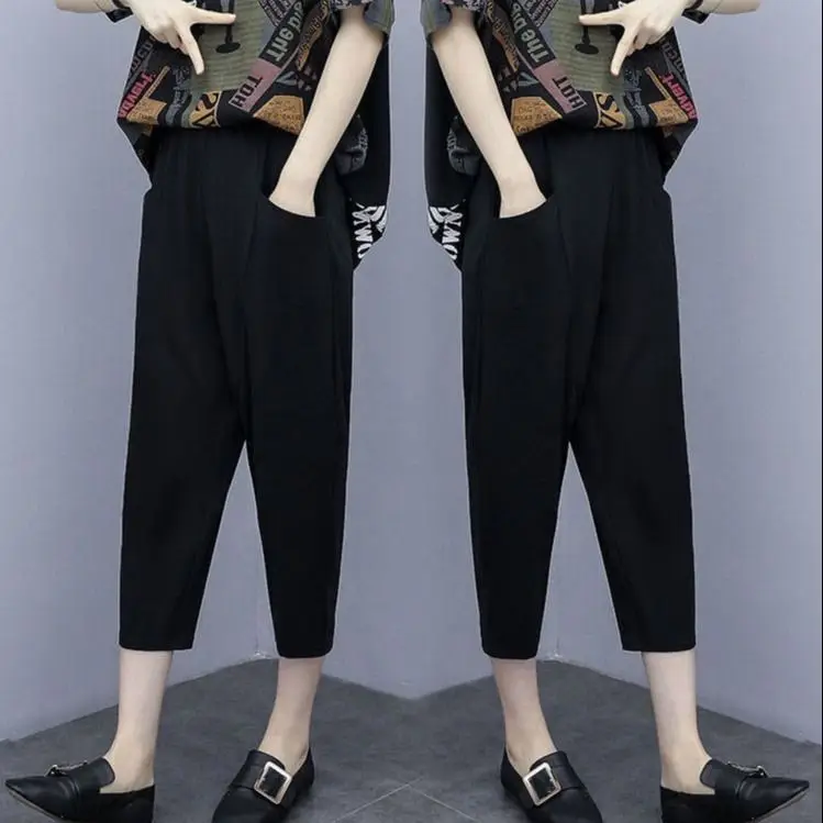 Plus Size Printed Black Capri Pants Set with Printed Top — feature 11