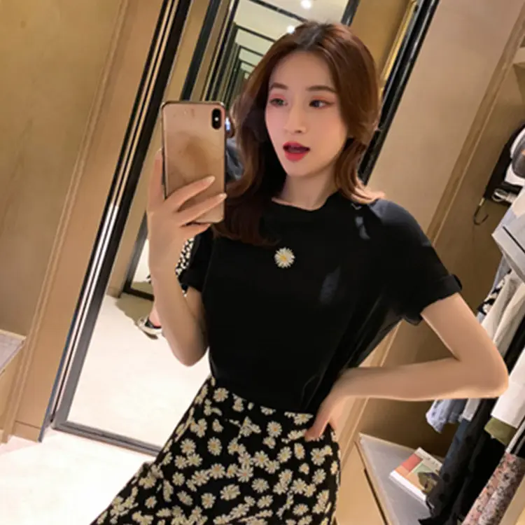 Women Daisy Printed Midi Skirt T-Shirt Set Black - Image 4