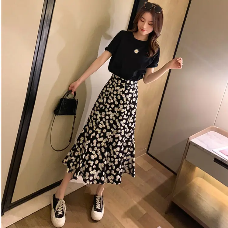 Women Daisy Printed Midi Skirt T-Shirt Set Black - Image 5