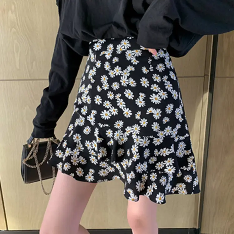 Women Daisy Printed Midi Skirt T-Shirt Set Black - Image 6