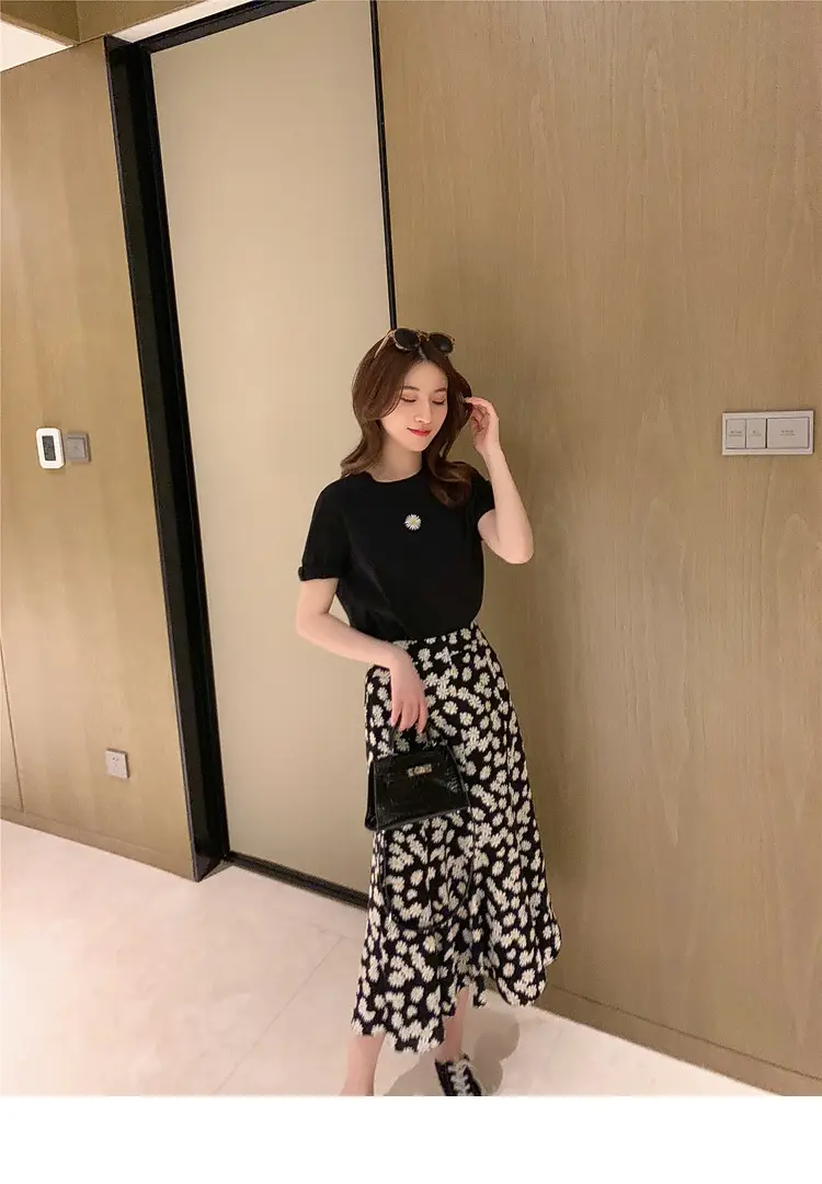 Women Daisy Printed Midi Skirt T-Shirt Set Black — feature 19
