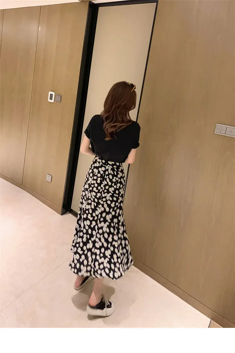 Women Daisy Printed Midi Skirt T-Shirt Set Black — feature 21