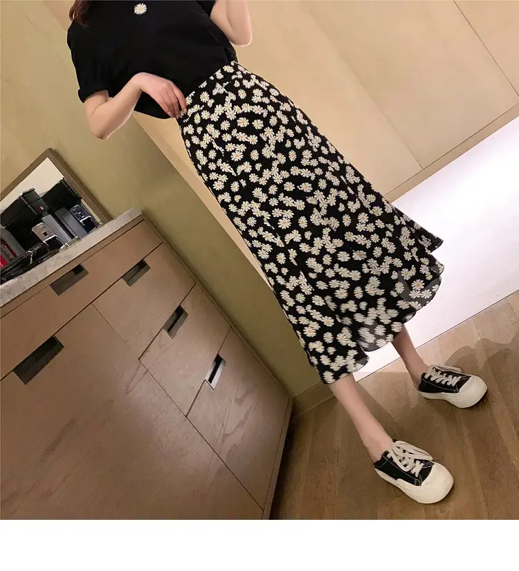 Women Daisy Printed Midi Skirt T-Shirt Set Black — feature 25