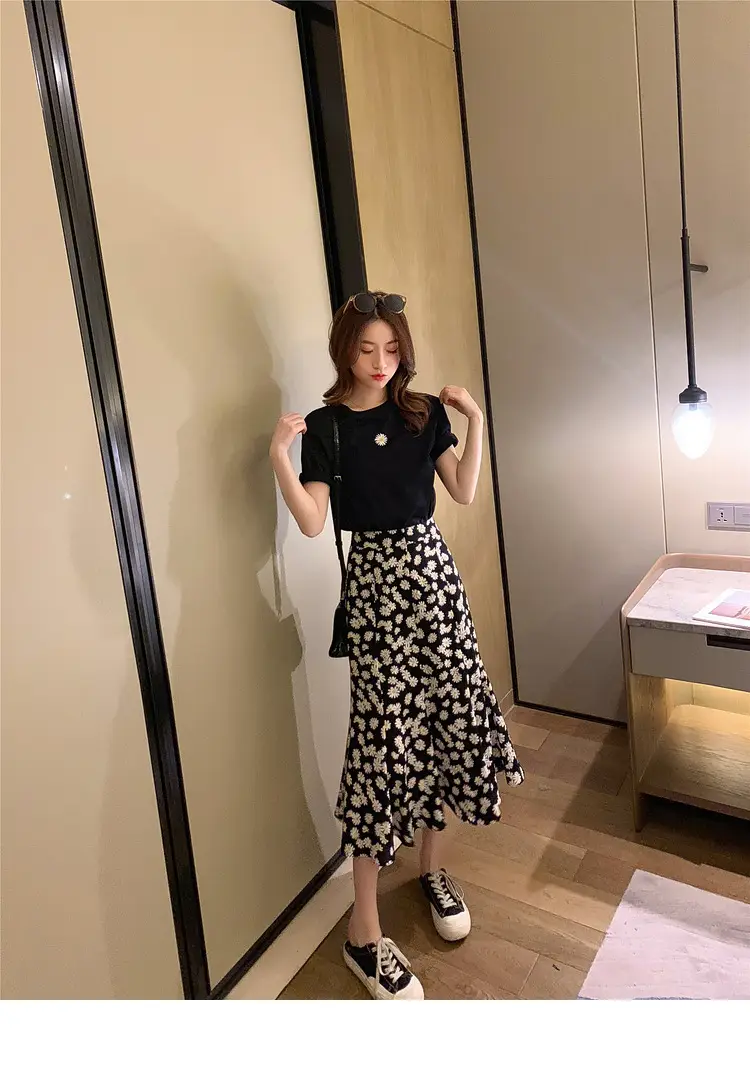 Women Daisy Printed Midi Skirt T-Shirt Set Black — feature 30