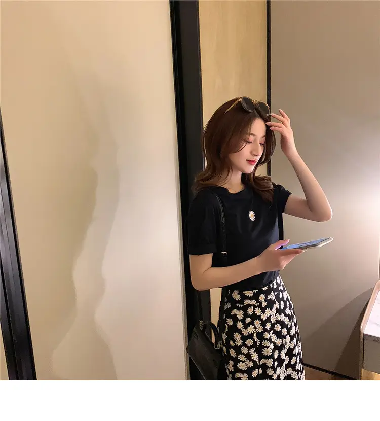 Women Daisy Printed Midi Skirt T-Shirt Set Black — feature 32