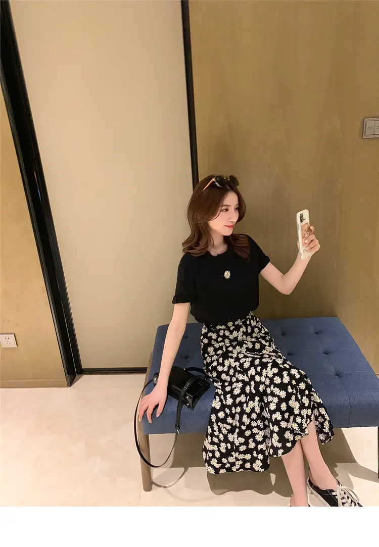 Women Daisy Printed Midi Skirt T-Shirt Set Black — feature 34