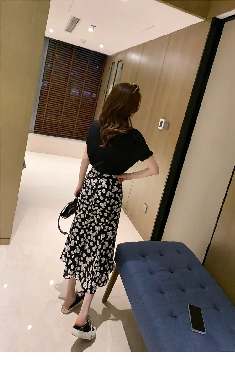 Women Daisy Printed Midi Skirt T-Shirt Set Black — feature 37