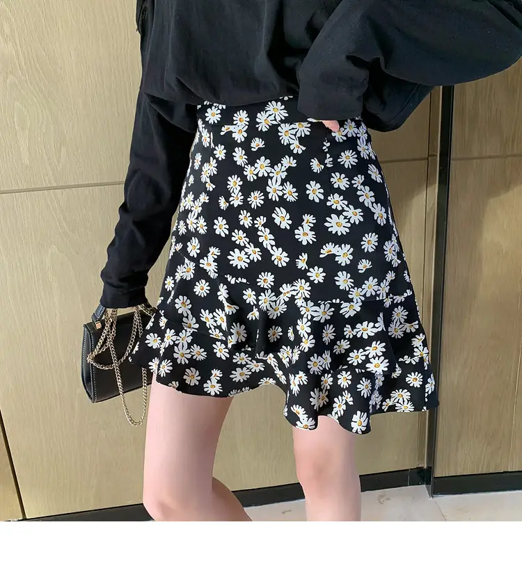 Women Daisy Printed Midi Skirt T-Shirt Set Black — feature 40