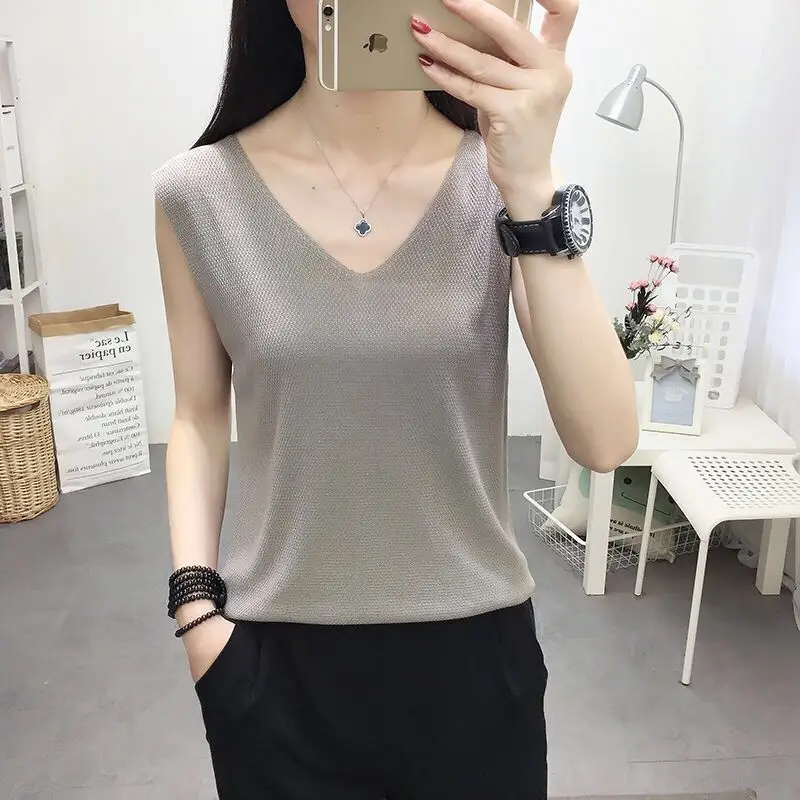 Summer V-Neck Knitted Vest Solid Color Slimming - Image 4