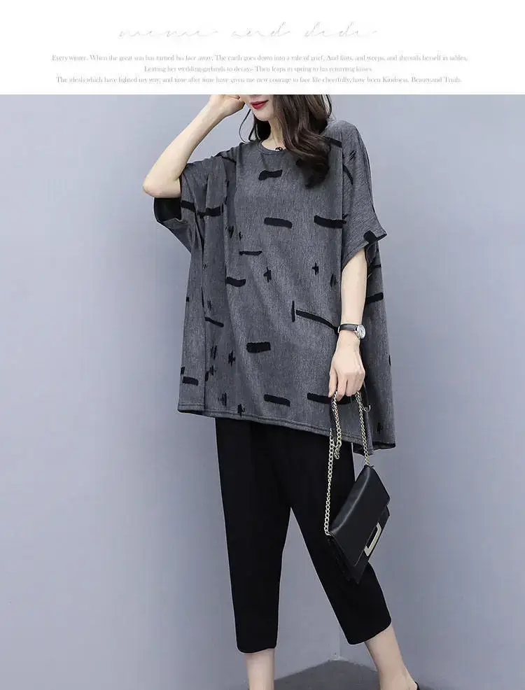 Plus Size Women's Gray Printed T-Shirt & Capri Pants Set — feature 11
