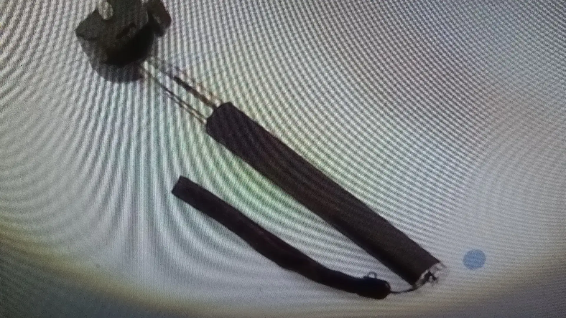 Aluminum Selfie Stick with Bluetooth Remote & 1.5m Length - Image 4